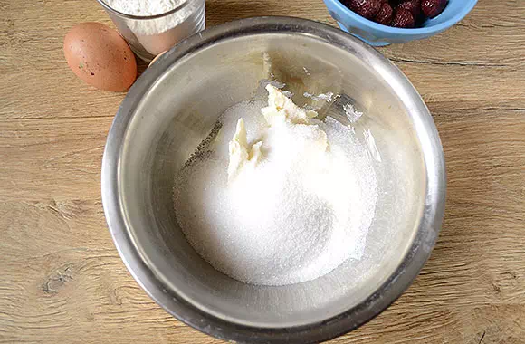 пирог с замороженной клубникой рецепт фото 2